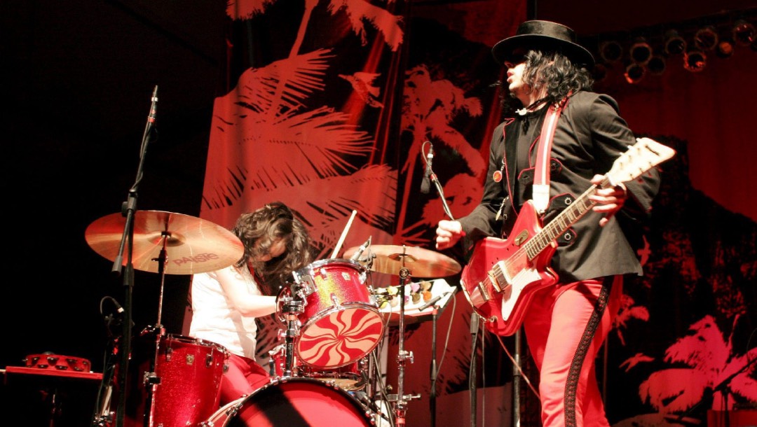 THE WHITE STRIPES